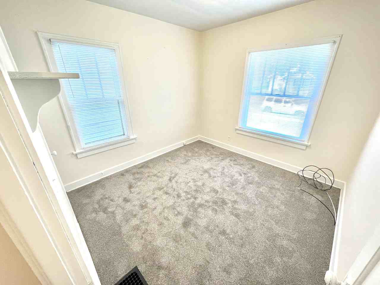 220 Notre Dame Ave #NA - Photo 4 of 9