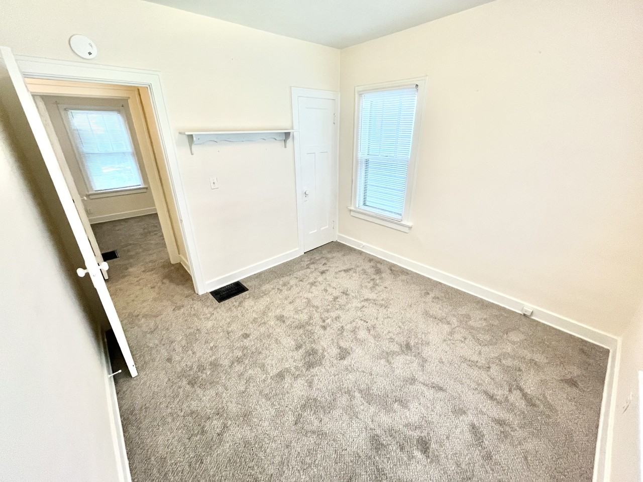 220 Notre Dame Ave #NA - Photo 6 of 9