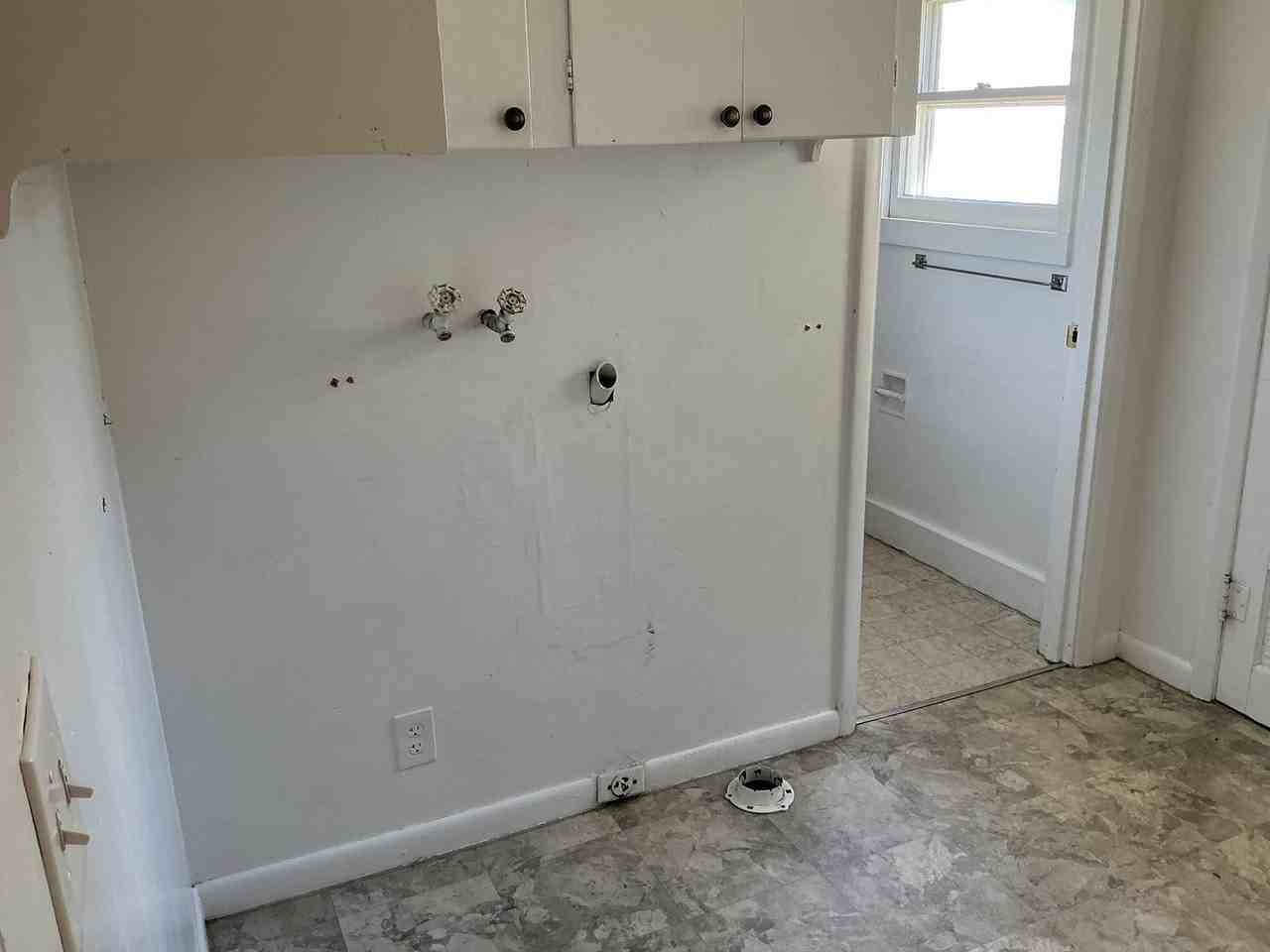 1442 6th St - Photo 2 of 4