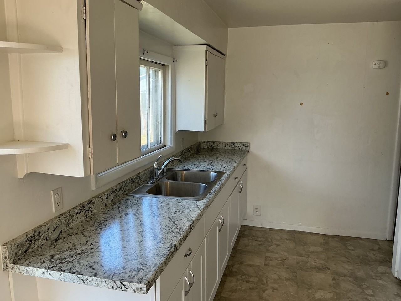 1442 6th St - Photo 3 of 4
