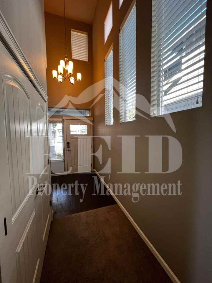 3887 Portside Dr - Photo 4 of 48