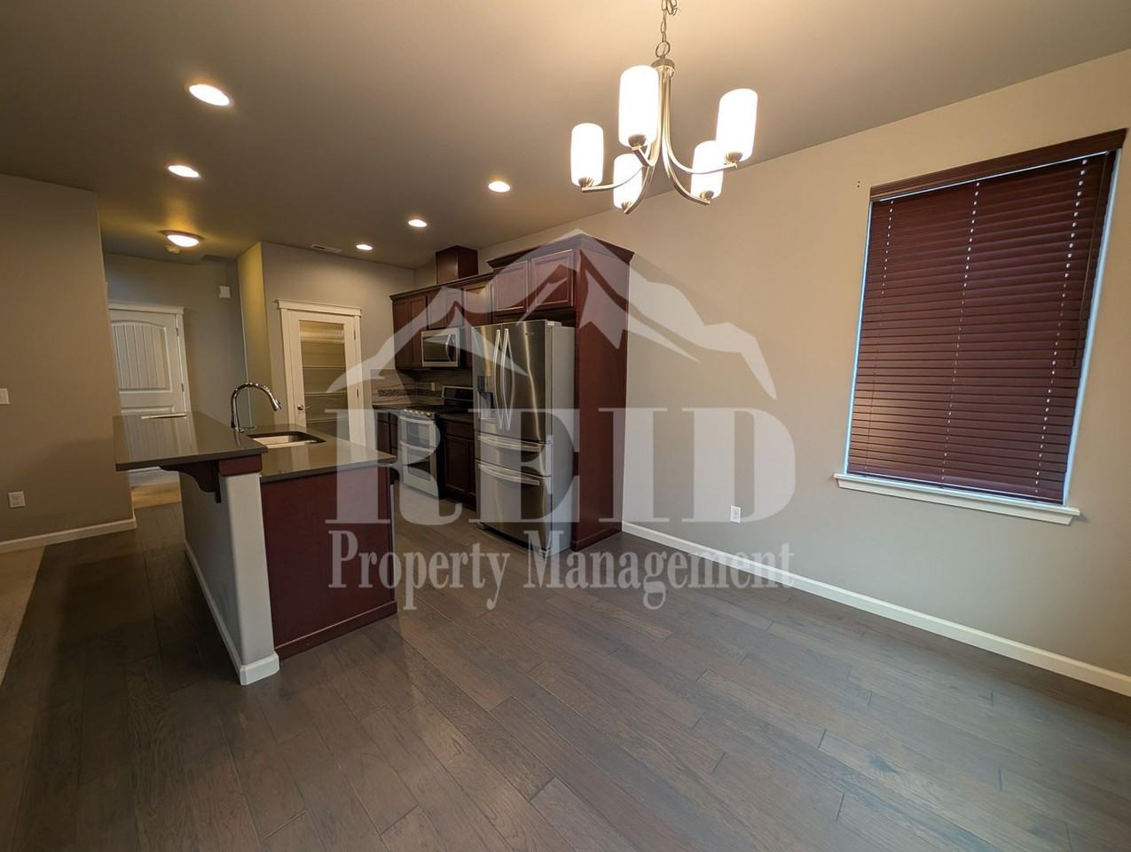 3887 Portside Dr - Photo 6 of 48