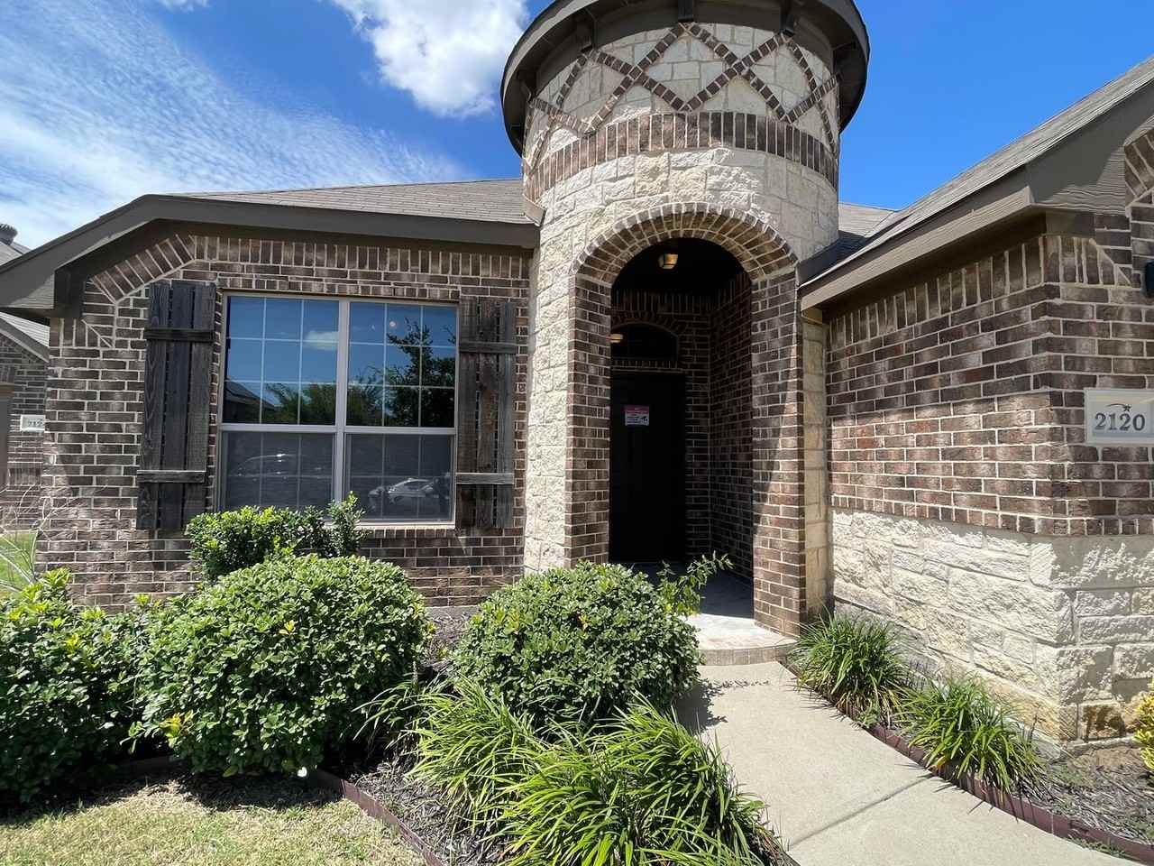 2120 Blakely Ct - Photo 3 of 50