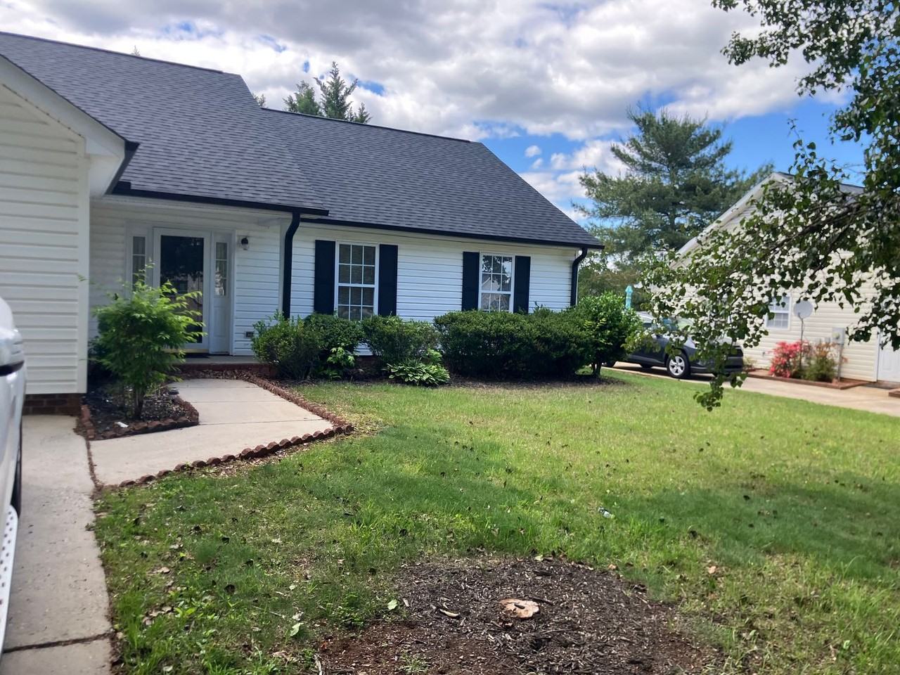 1711 Saint Charles Ln - Photo 2 of 6