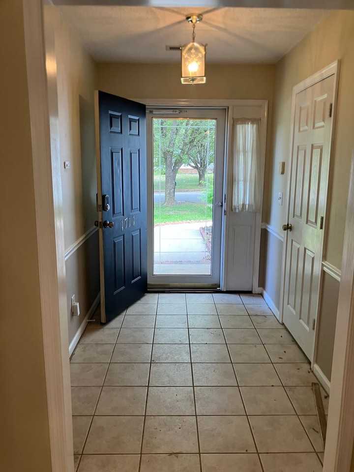 1711 Saint Charles Ln - Photo 3 of 6