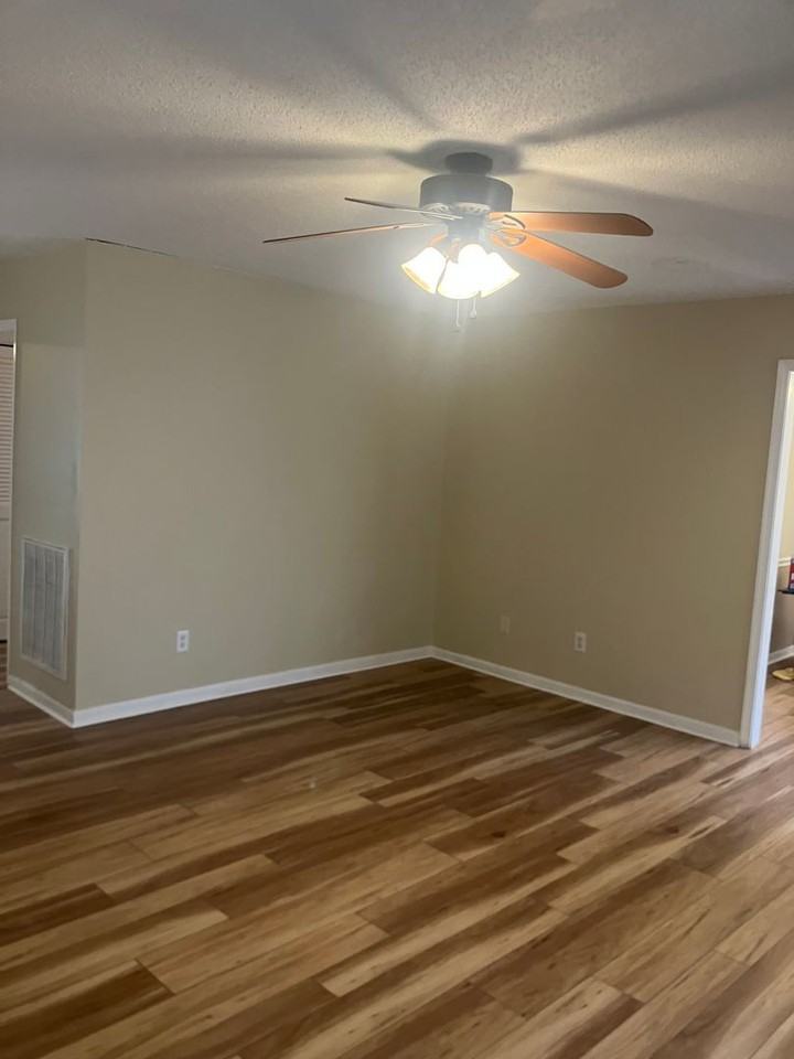 1711 Saint Charles Ln - Photo 4 of 6