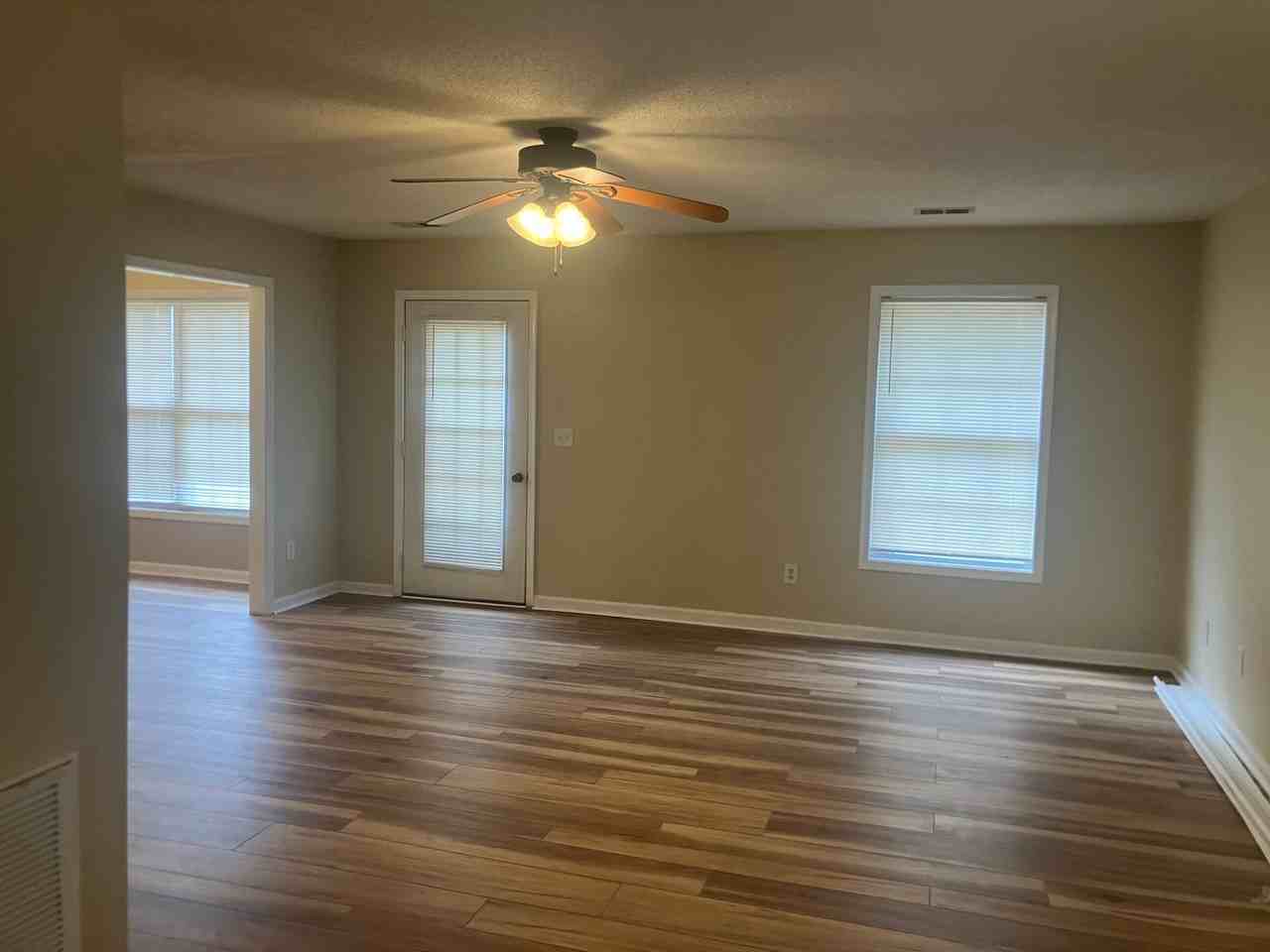 1711 Saint Charles Ln - Photo 5 of 6