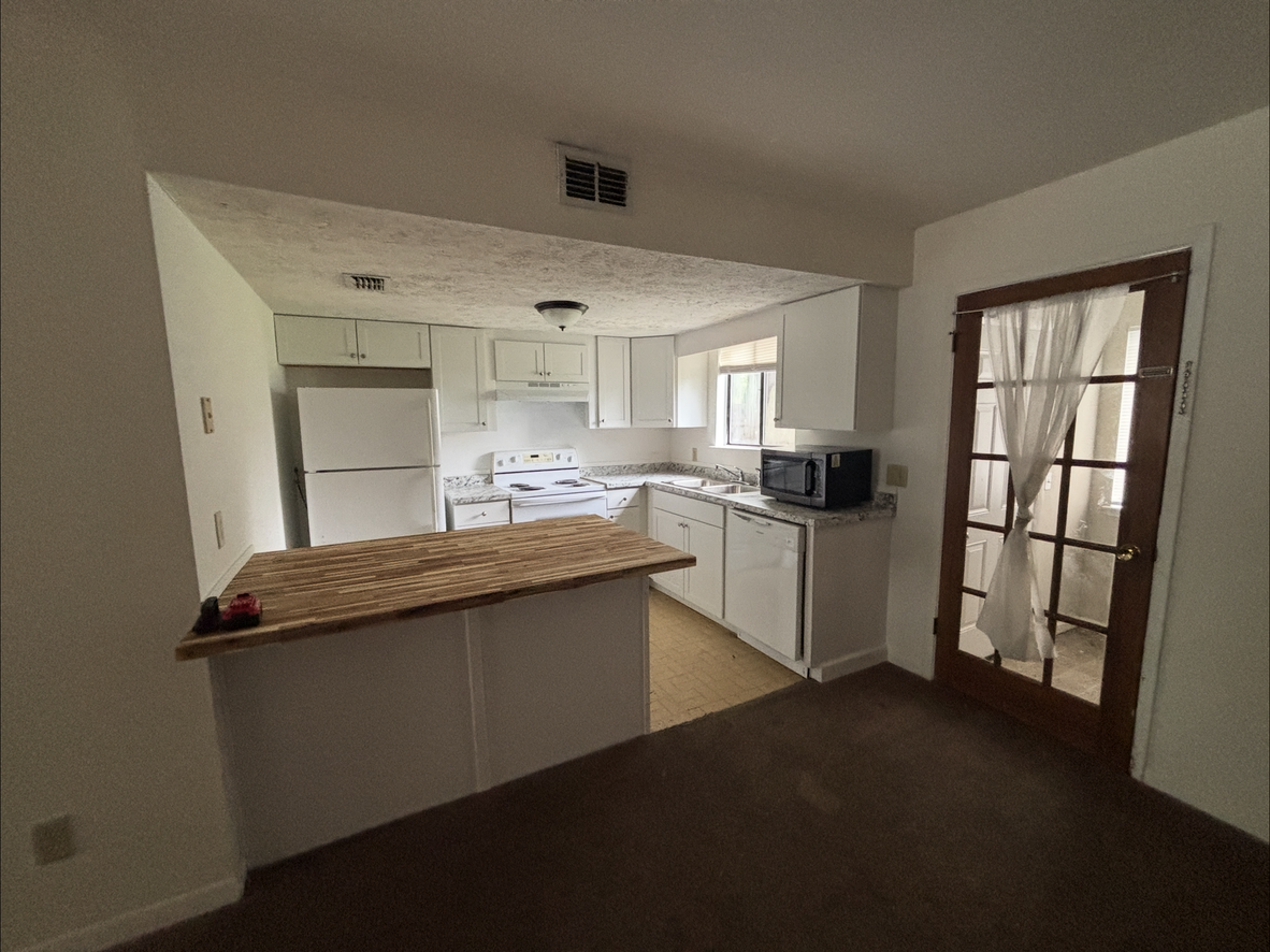 852 West St - Photo 2 of 7