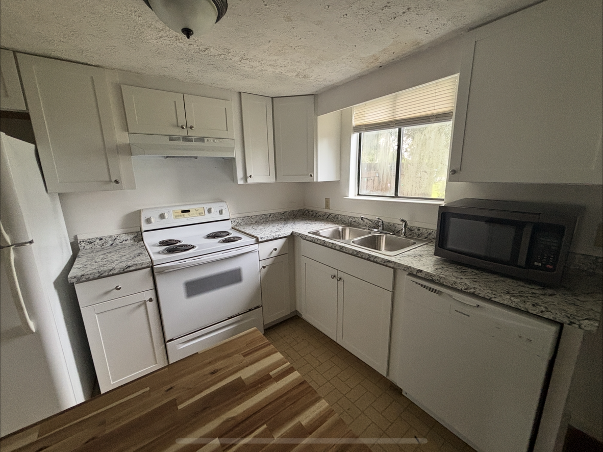 852 West St - Photo 3 of 7