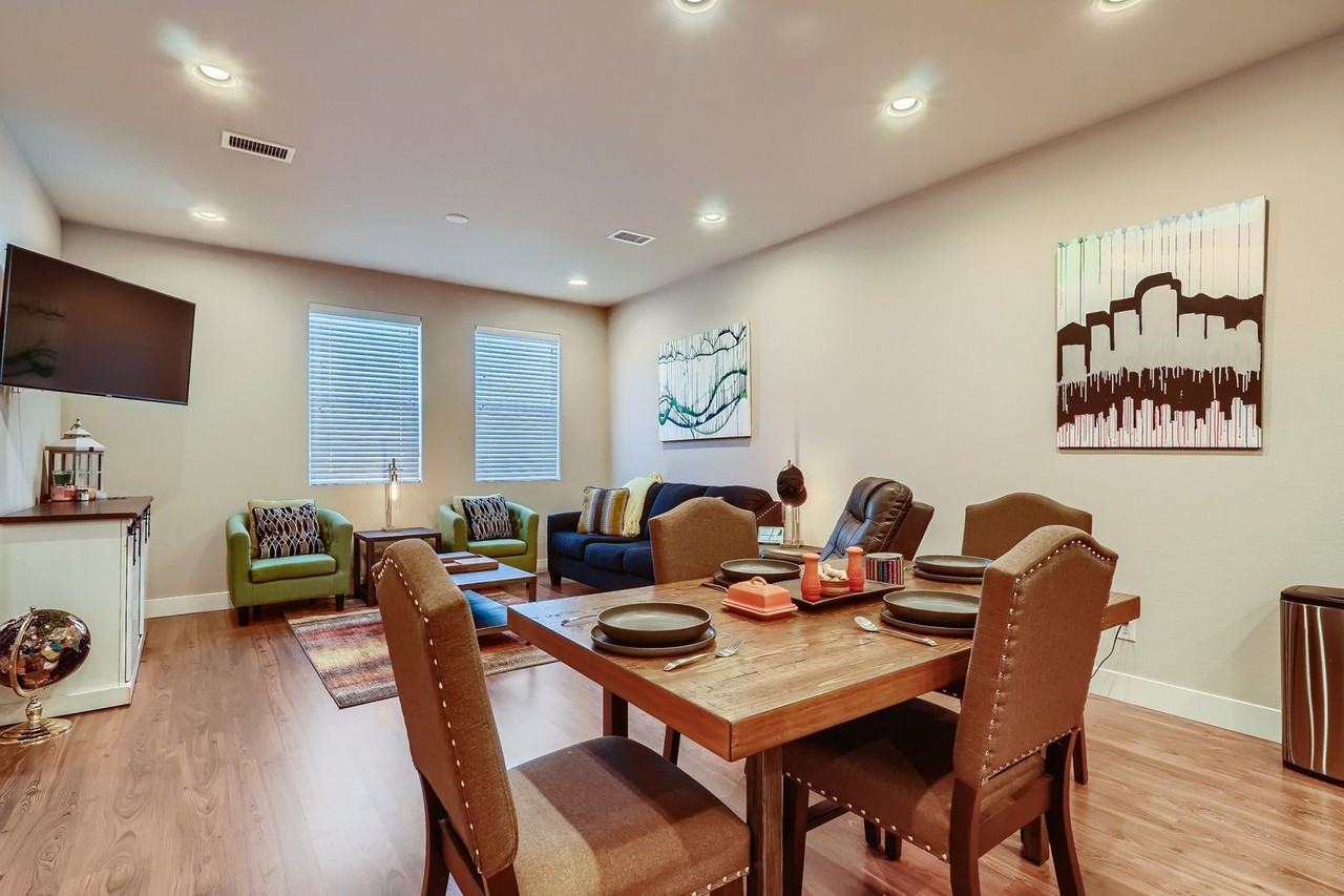 4722 Kittredge St #2 - Photo 3 of 19