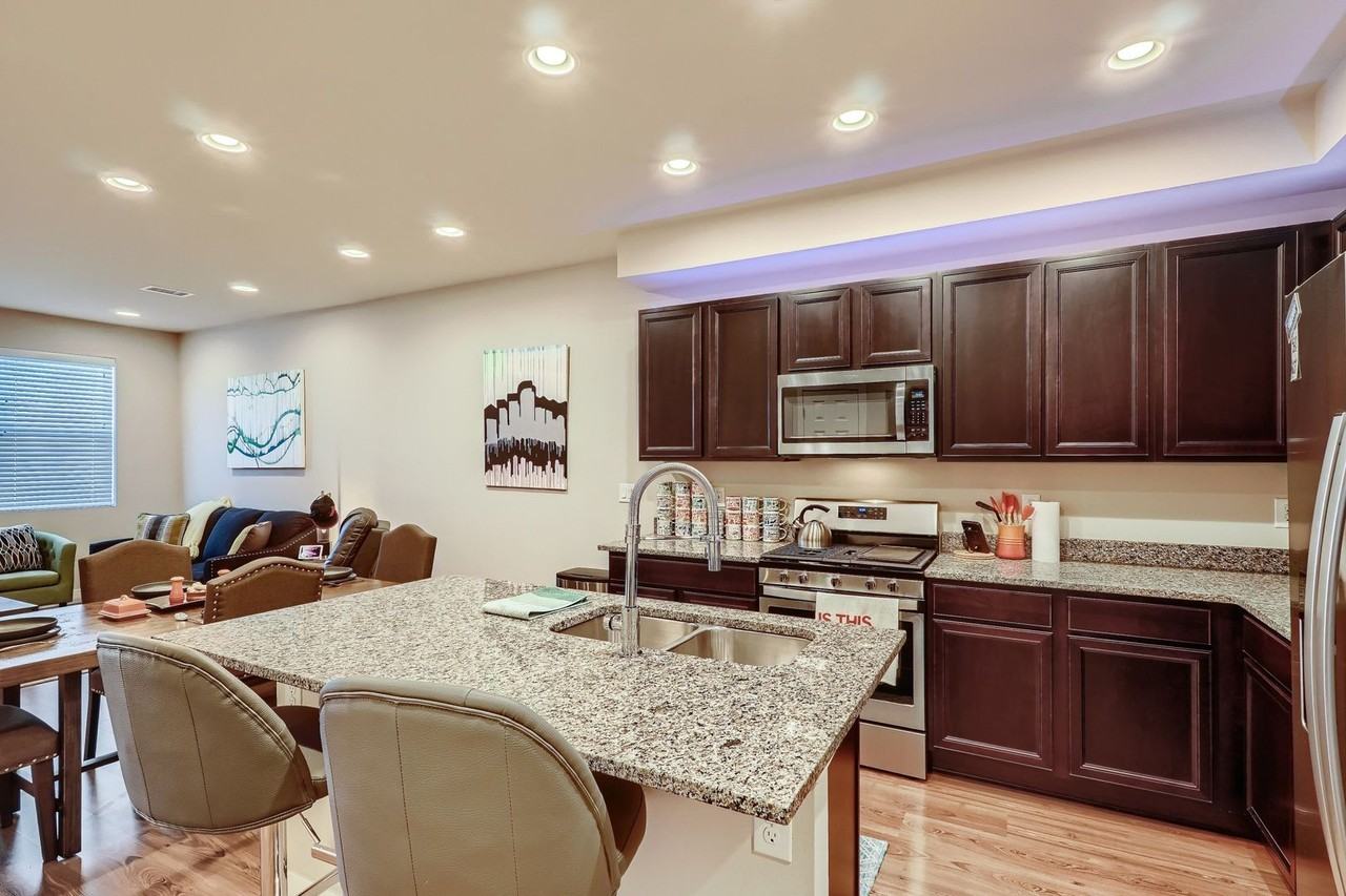 4722 Kittredge St #2 - Photo 5 of 19