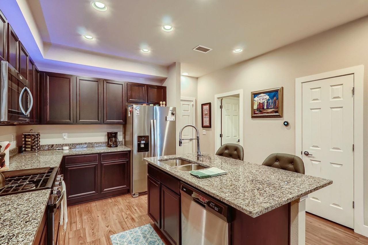 4722 Kittredge St #2 - Photo 6 of 19