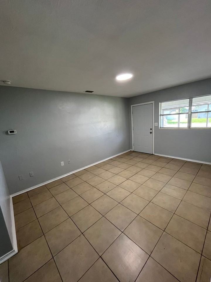 538 Norfolk Cir - Photo 6 of 15