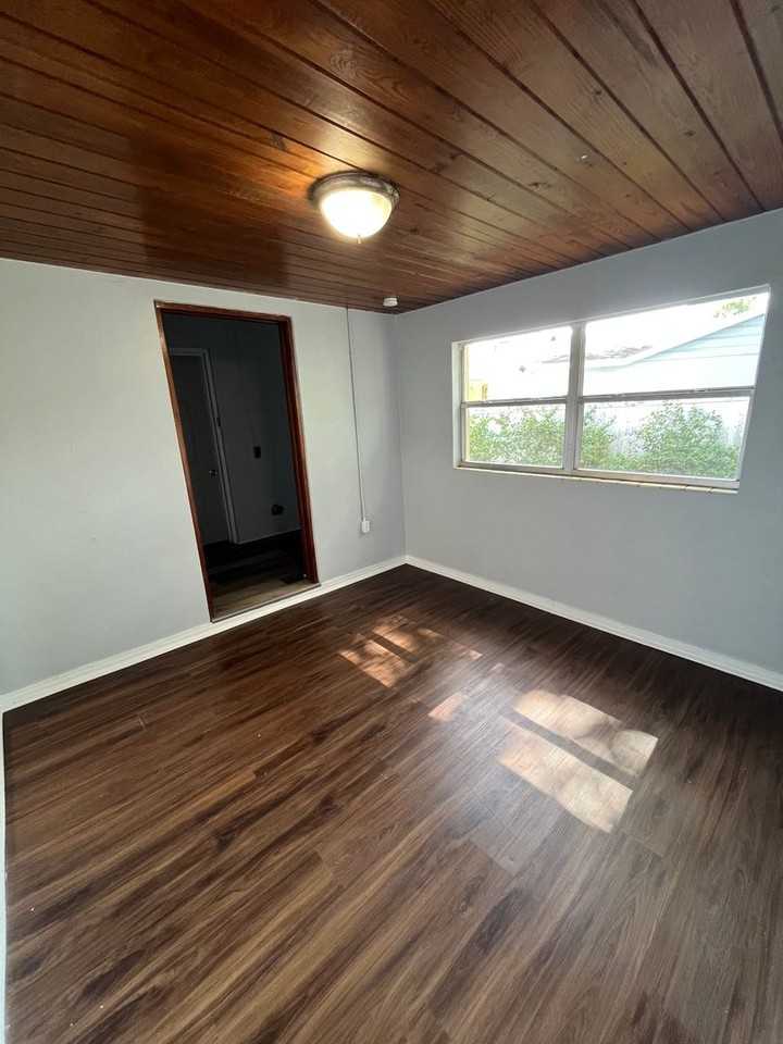 538 Norfolk Cir - Photo 7 of 16