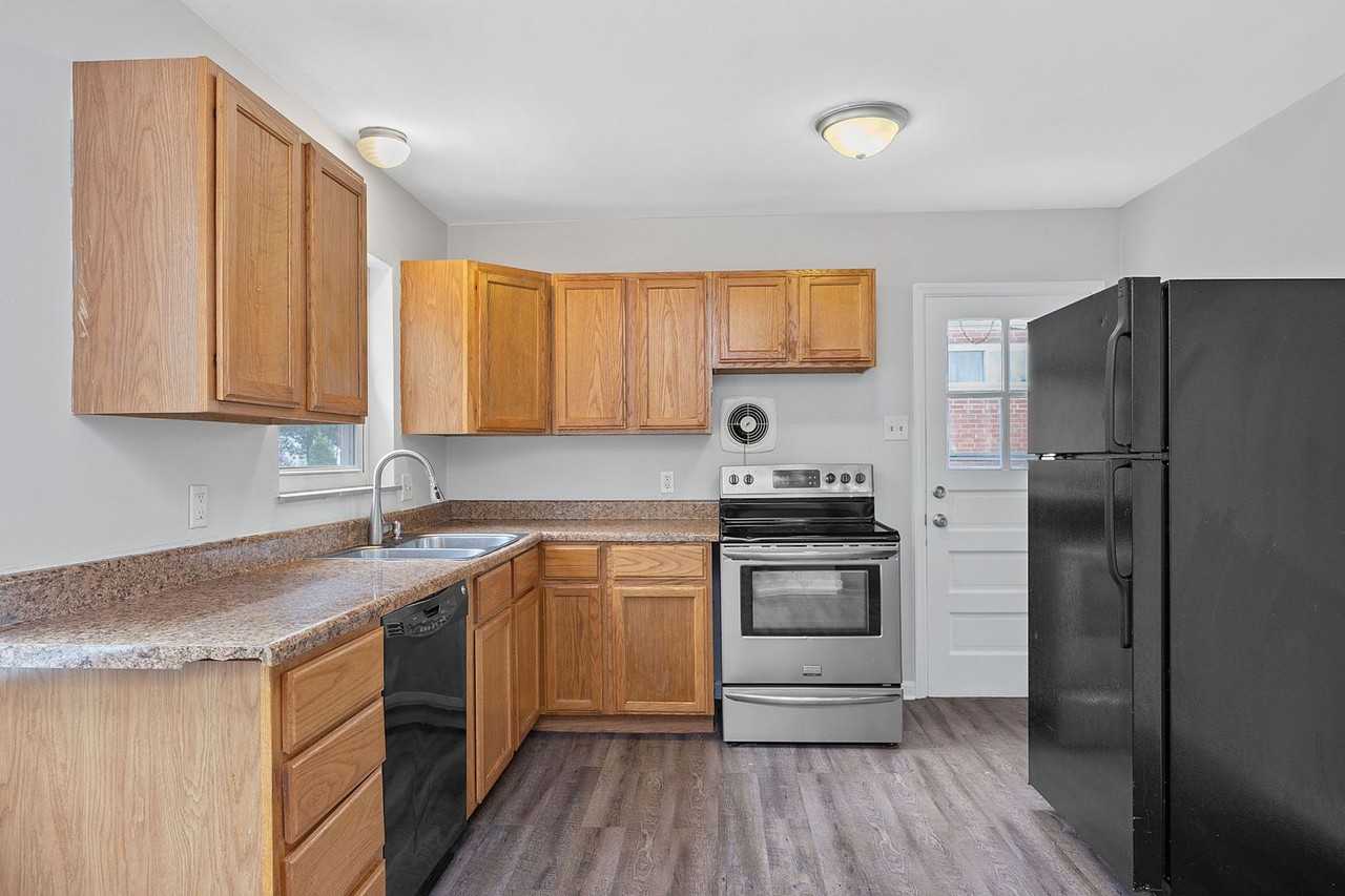 5638 Childs Ave - Photo 4 of 20