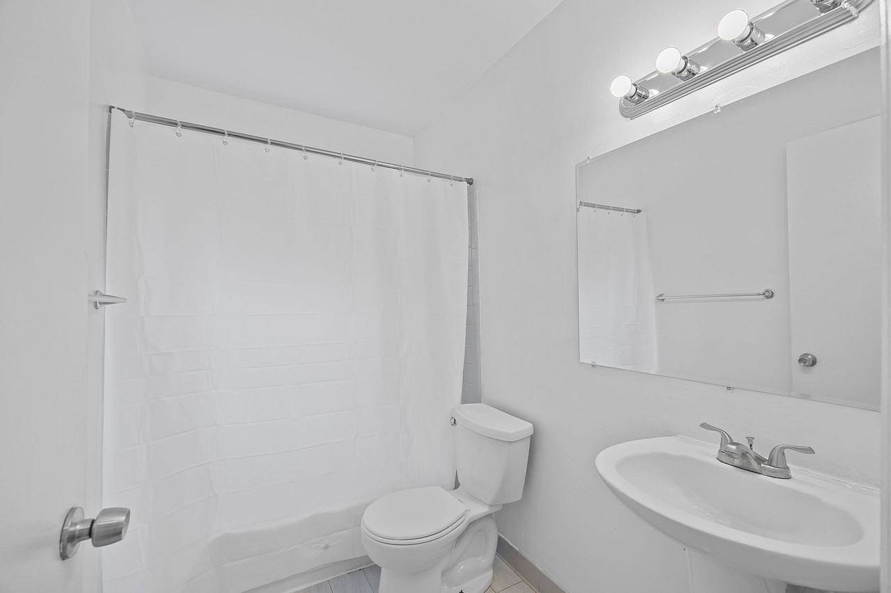 5638 Childs Ave - Photo 5 of 20