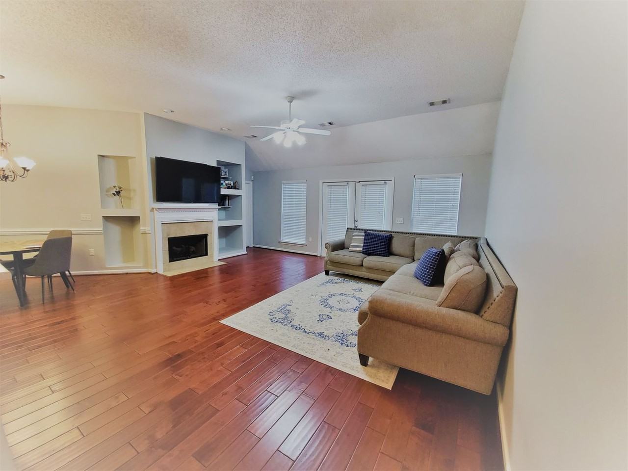136 Lancaster Way - Photo 3 of 14