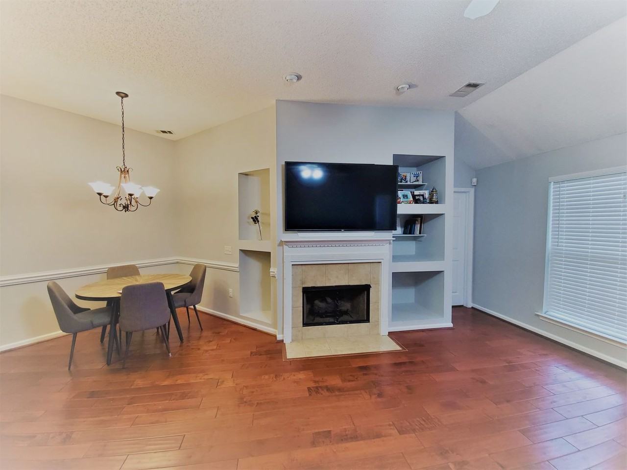 136 Lancaster Way - Photo 4 of 14