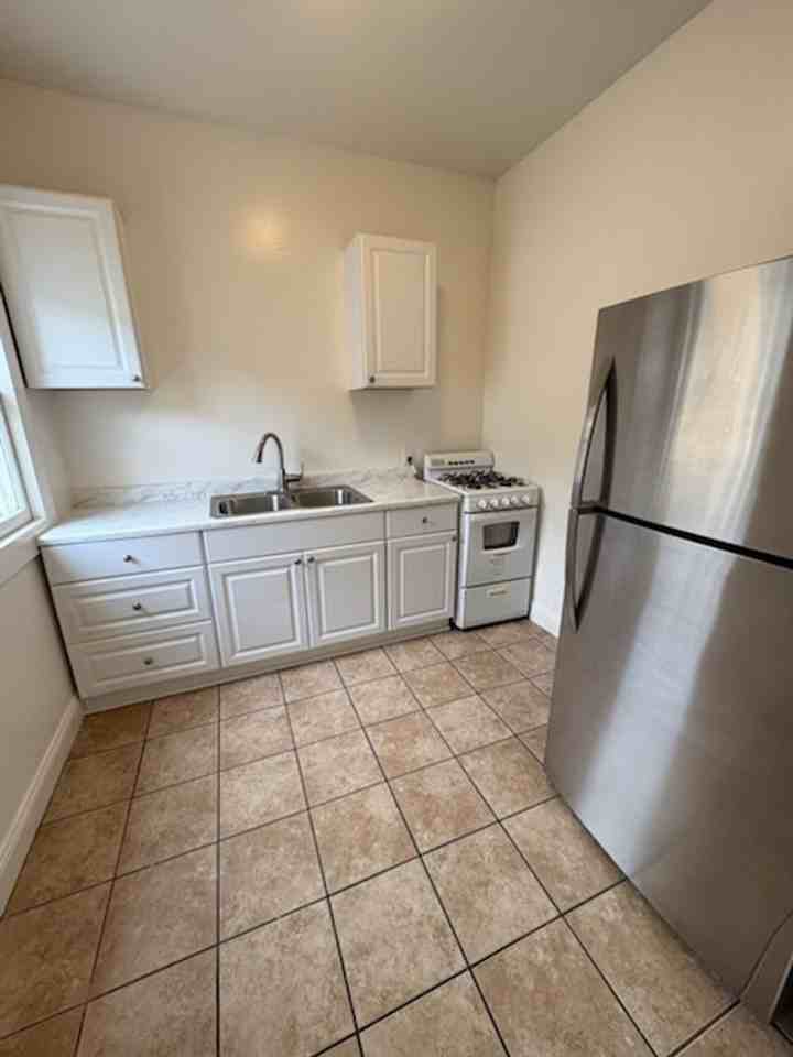 1058 Molino Ave. - Photo 5 of 9