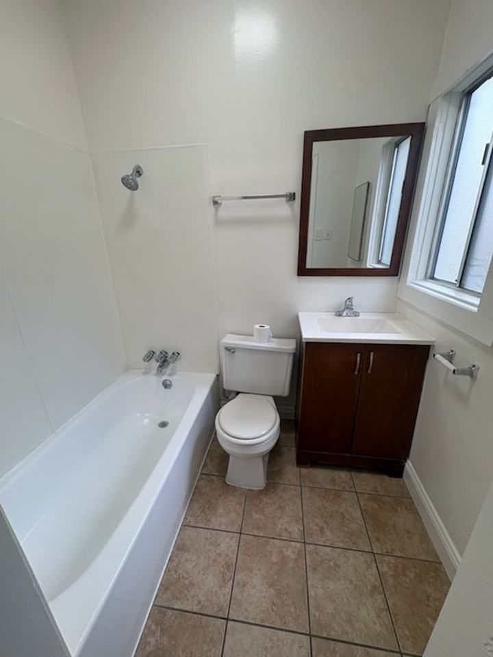 1058 Molino Ave. - Photo 7 of 9