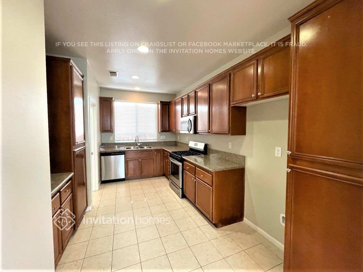 34241 Ogrady Ct - Photo 4 of 26