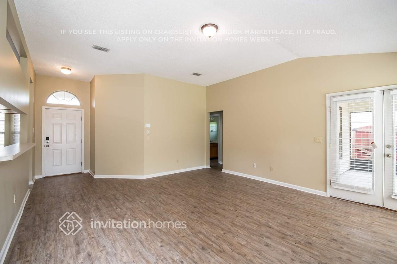 1737 Chalet St - Photo 2 of 20
