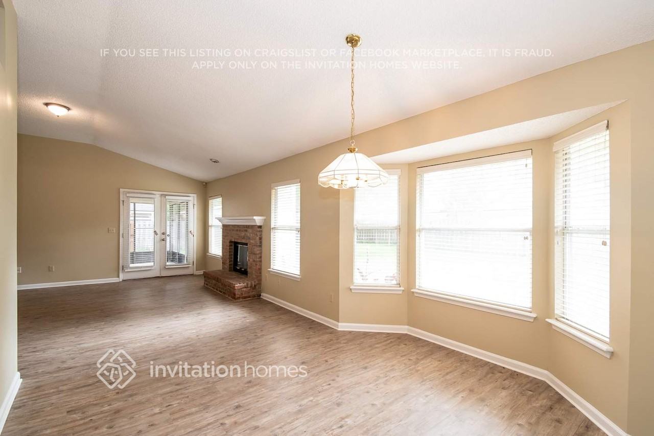 1737 Chalet St - Photo 4 of 20