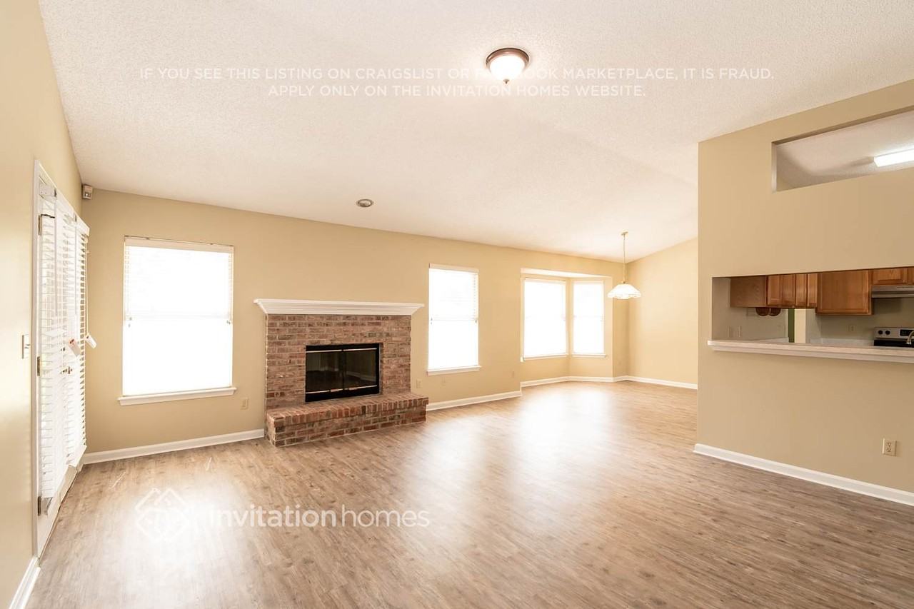 1737 Chalet St - Photo 5 of 20