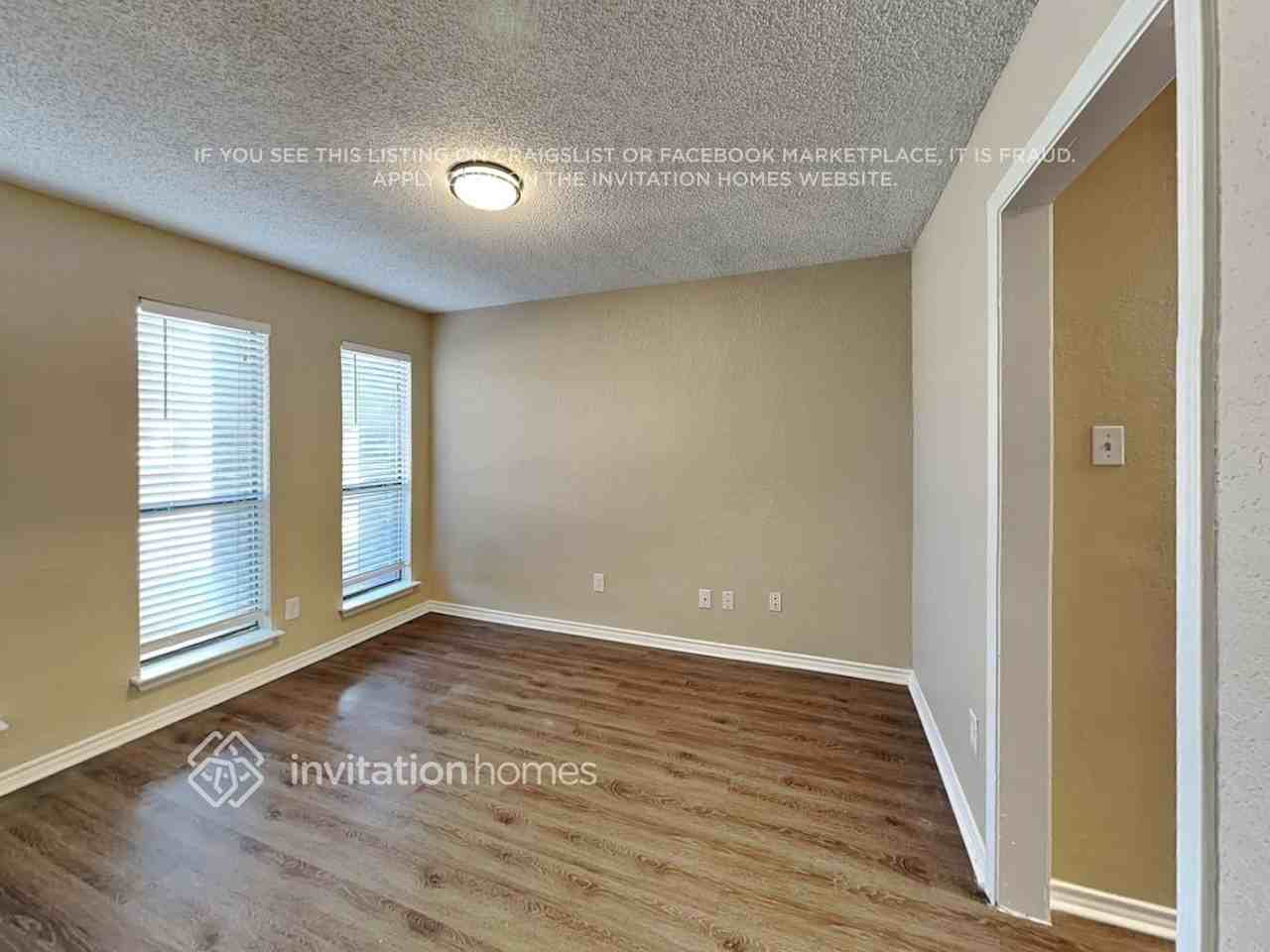 2032 Rochelle Ln - Photo 6 of 22