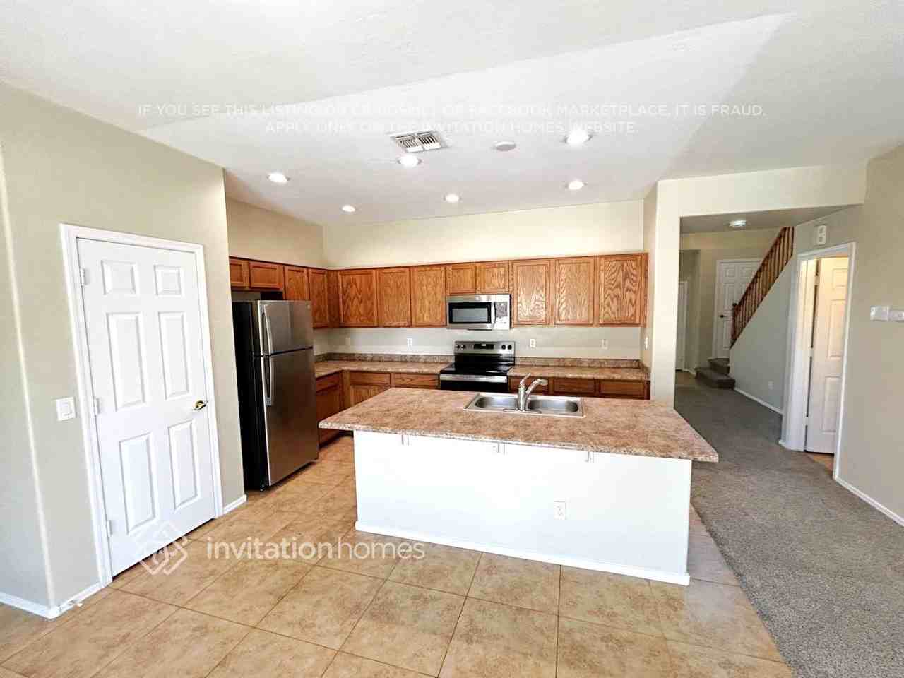 6417 S 23rd Dr - Photo 3 of 16