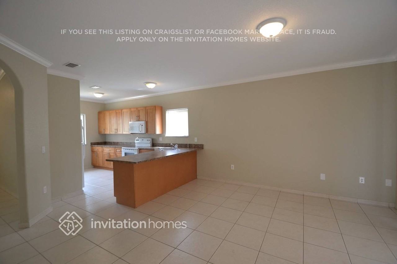 9106 Nw 169th St - Photo 3 of 9