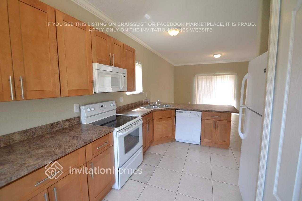 9106 Nw 169th St - Photo 5 of 9