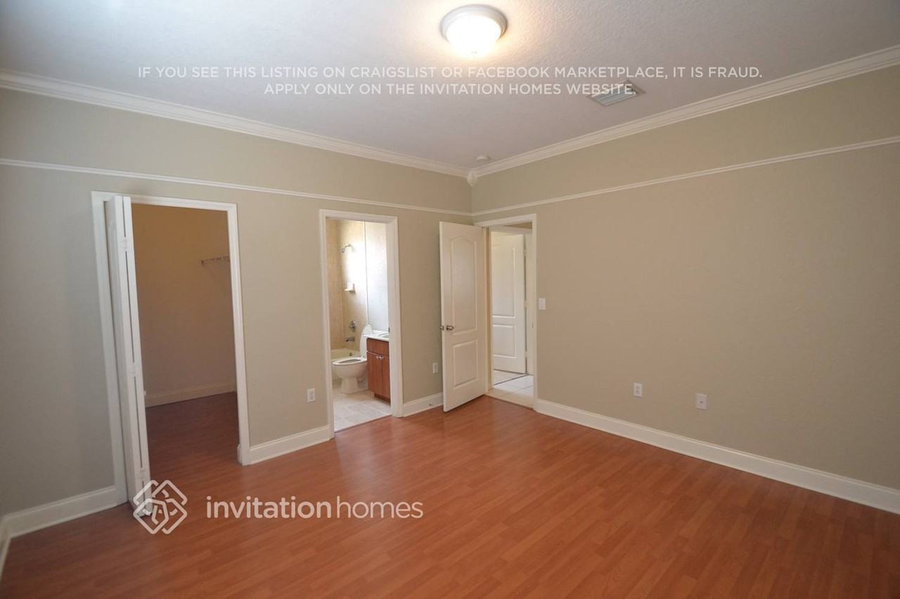 9106 Nw 169th St - Photo 7 of 9