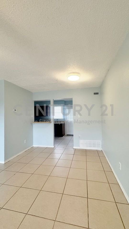 2817 Wimbledon Ct #A - Photo 3 of 12