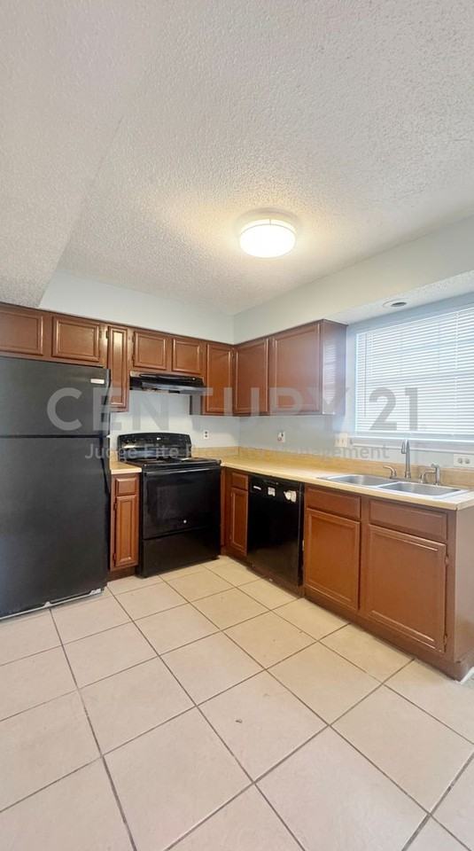 2817 Wimbledon Ct #A - Photo 4 of 12