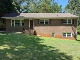 featured image of 645 Greenbriar Ave