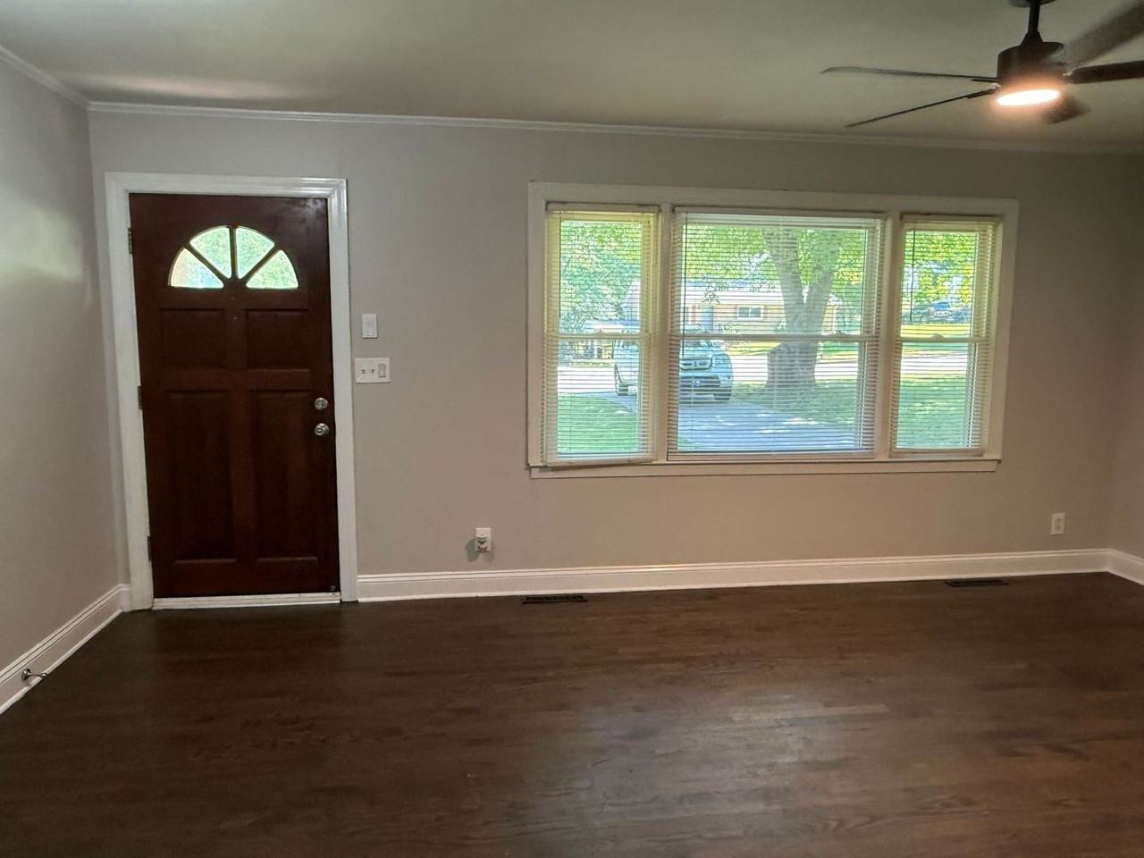 645 Greenbriar Ave - Photo 3 of 26