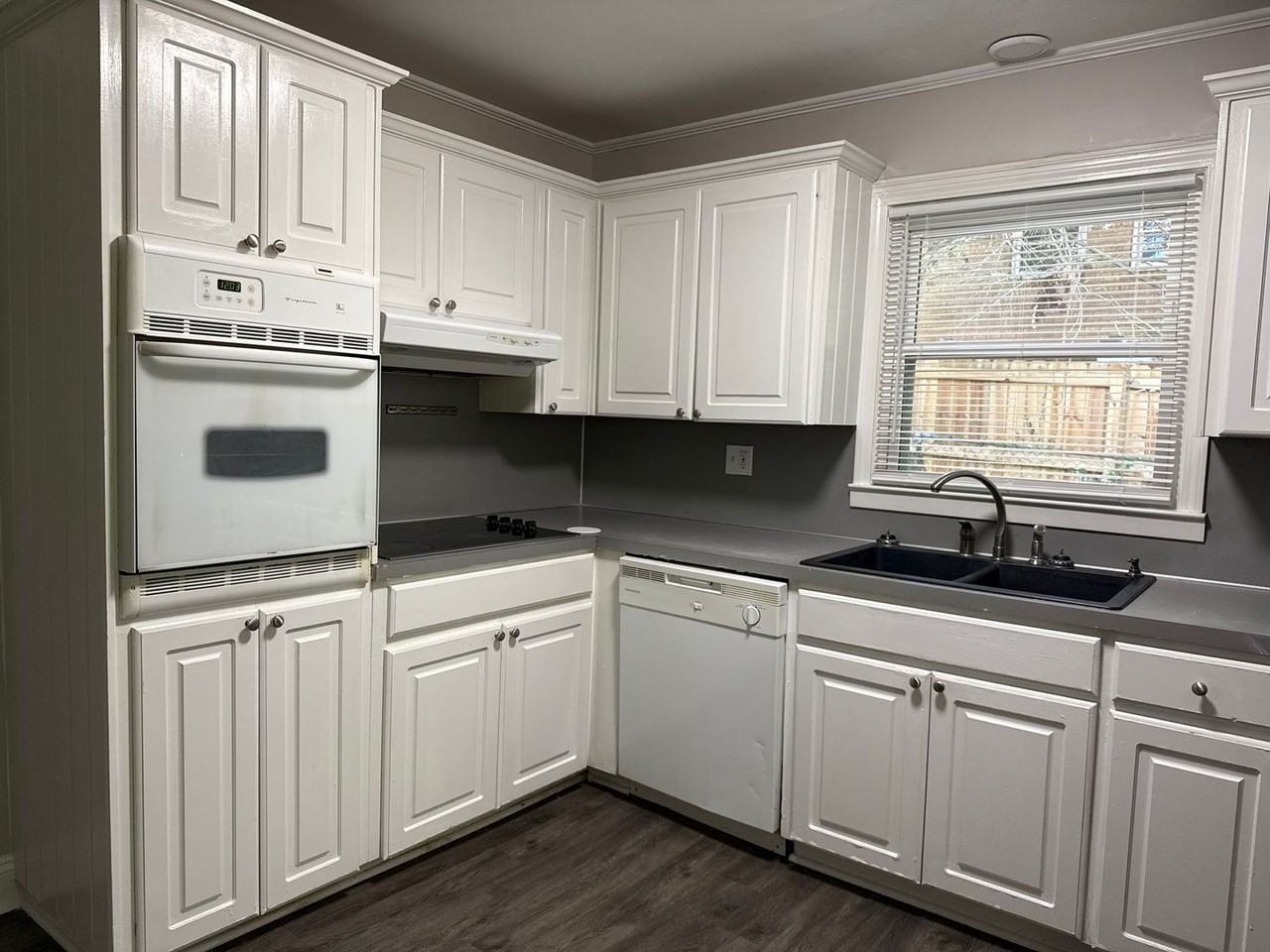 645 Greenbriar Ave - Photo 5 of 26