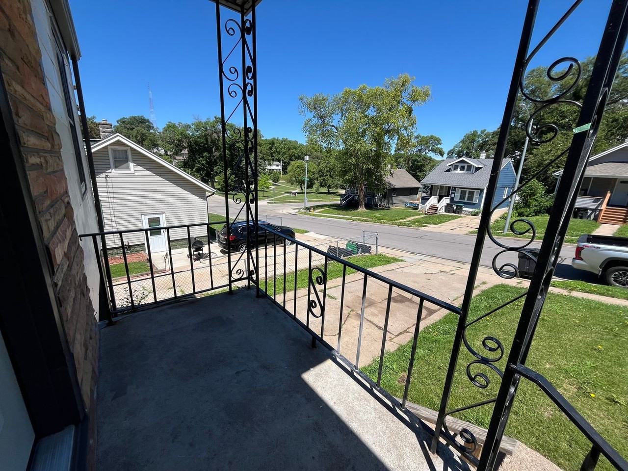 4819 Wirt St - Photo 2 of 17