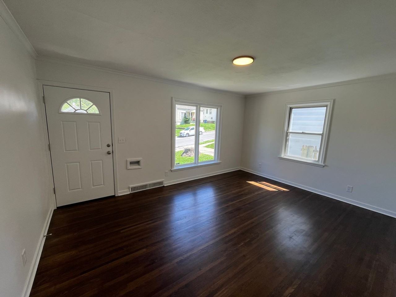 4819 Wirt St - Photo 4 of 17