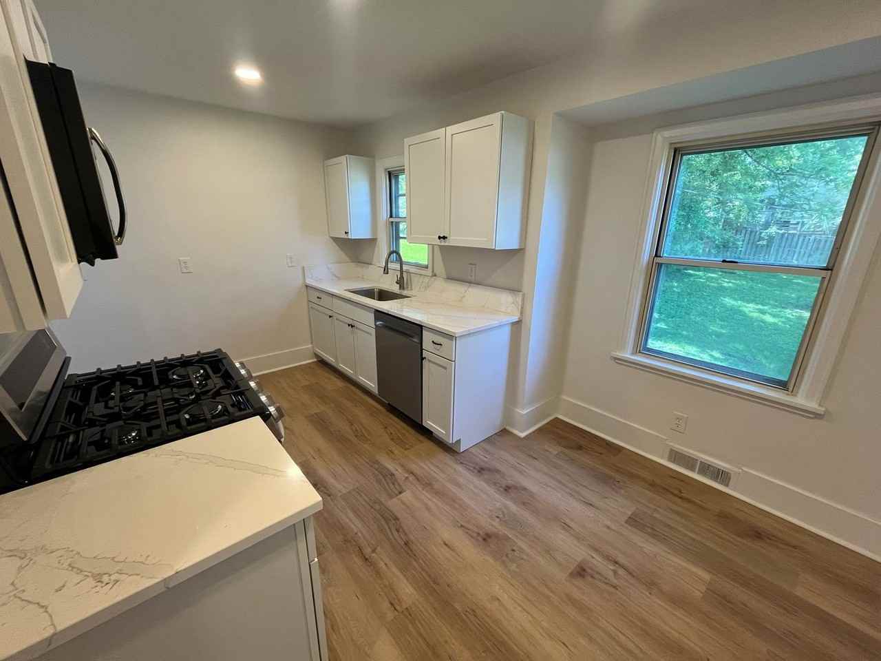 4819 Wirt St - Photo 7 of 17