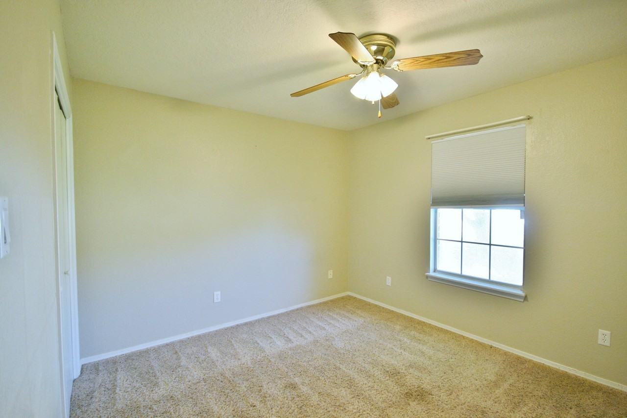 1817 Lesley St - Photo 2 of 22