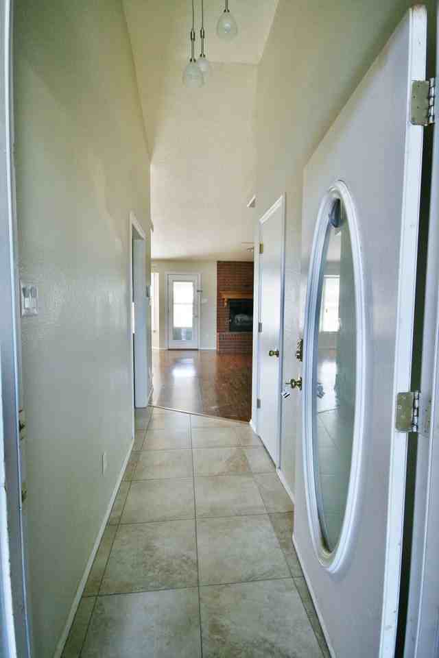 1817 Lesley St - Photo 4 of 22