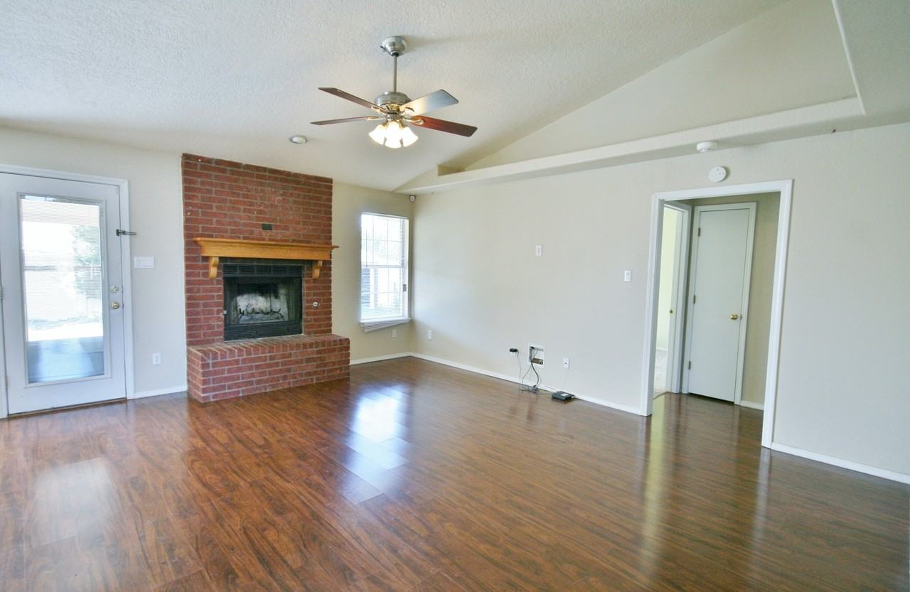 1817 Lesley St - Photo 5 of 22