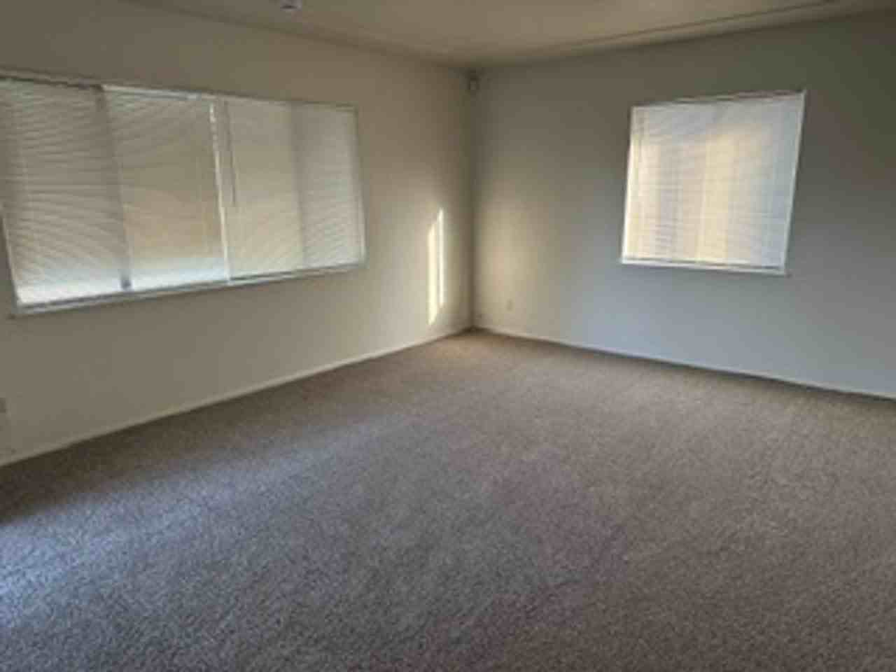 1248 N Thorne Ave - Photo 4 of 7