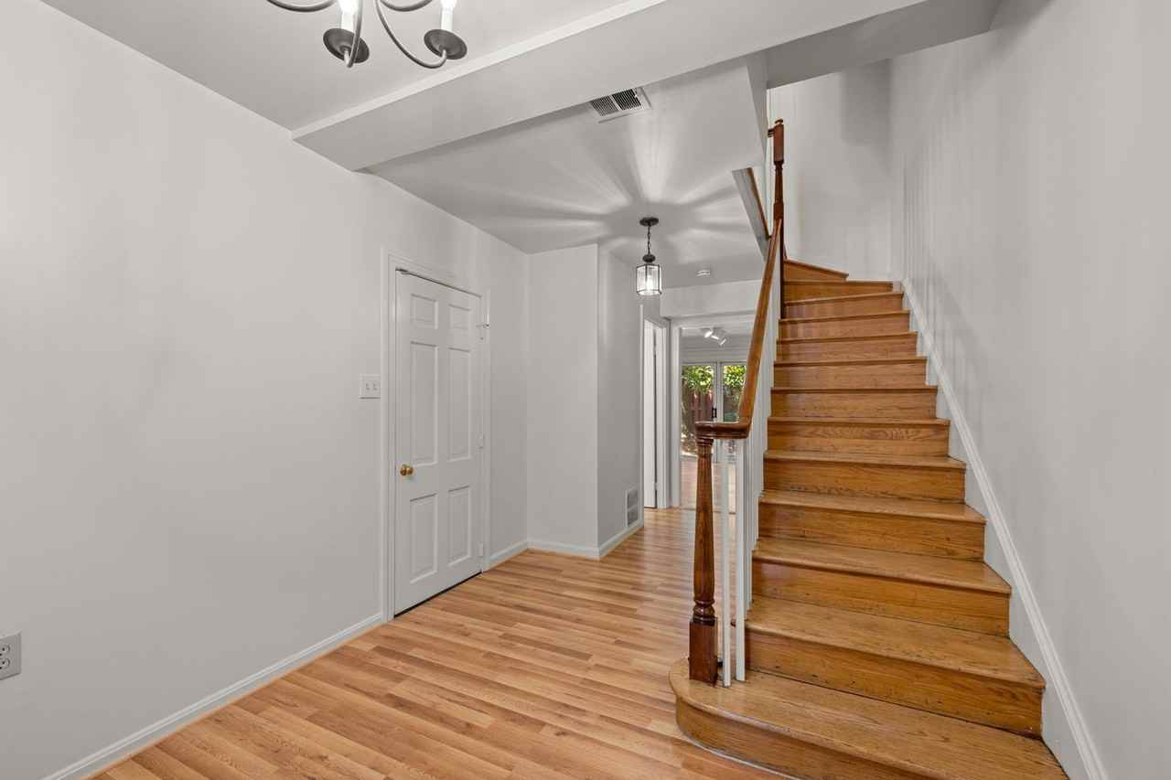 605 H St Sw - Photo 6 of 39