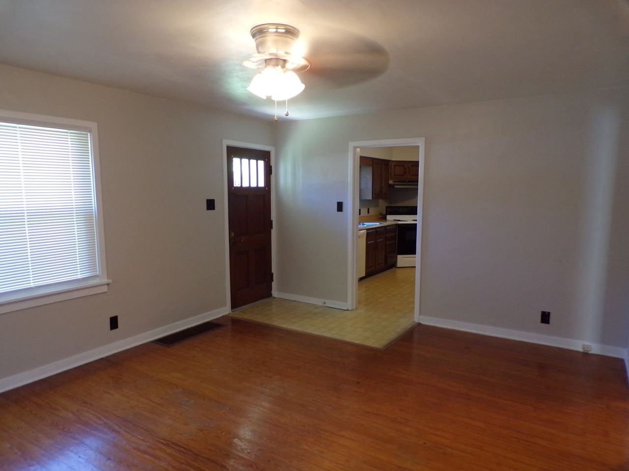 1030 Florida St - Photo 4 of 26