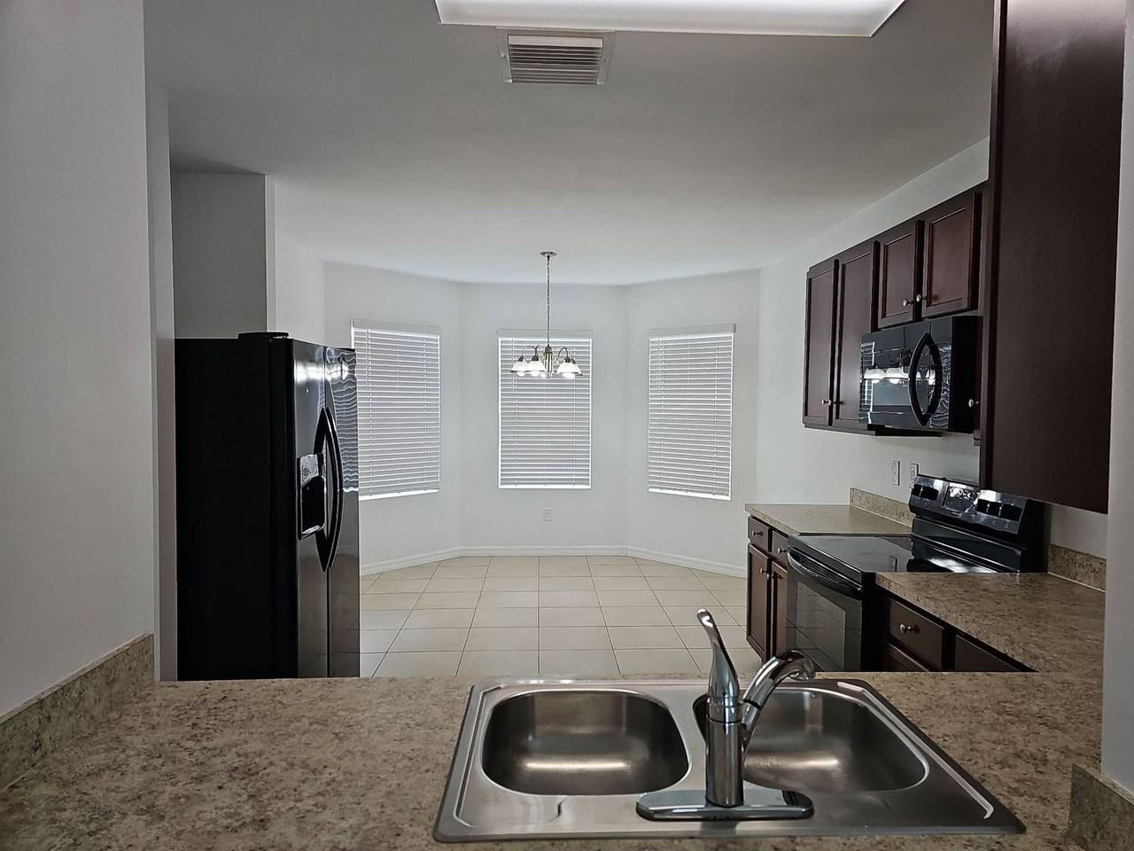 1109 Se 5th Ter - Photo 5 of 21