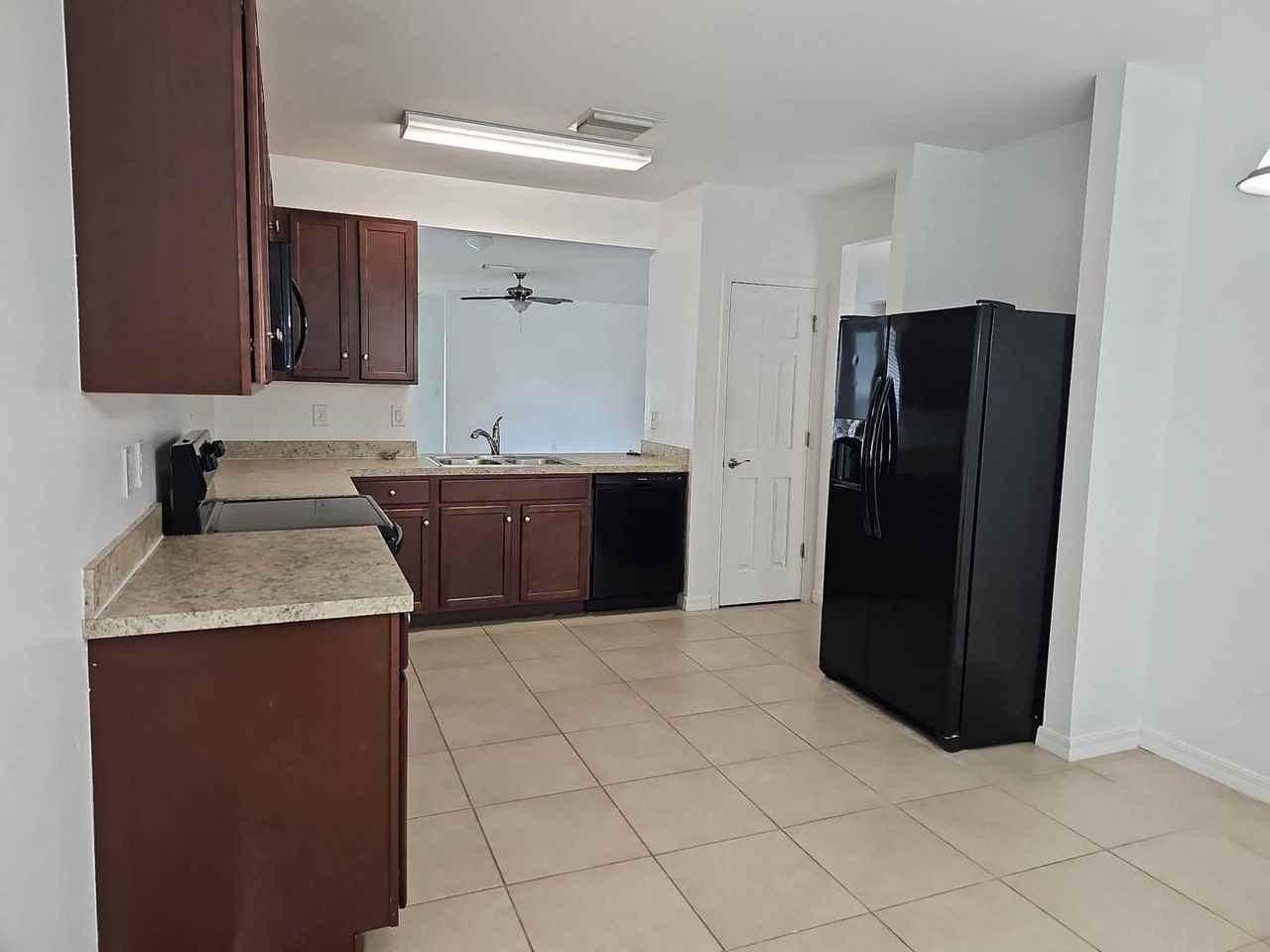 1109 Se 5th Ter - Photo 6 of 21