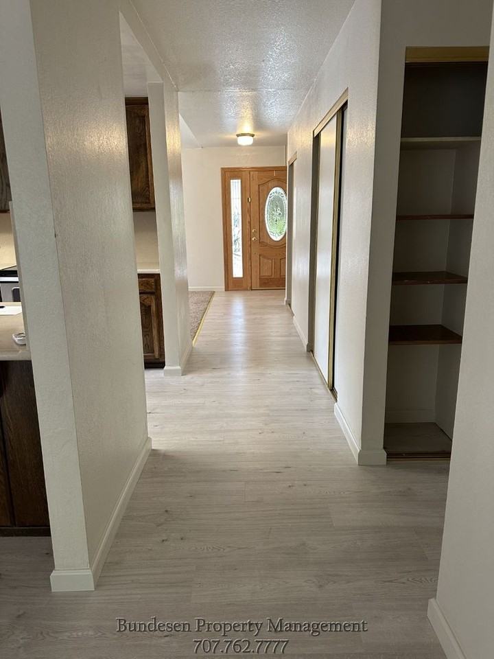 3200 Niagara Way - Photo 4 of 17